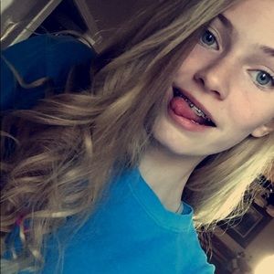 Meet your Posher, Hallie